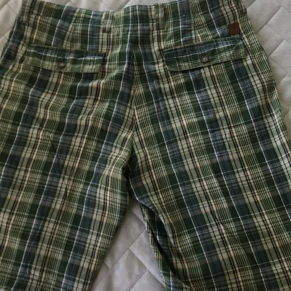 Men’s IZOD JEANS Green Plaid Shorts - Picture 6 of 7